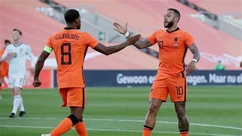 برشلونة قريب جداً من إغلاق التوقيع مع ديباي وفينالدوم وأجويرو مجانا بينما وسيُفعل خيار شراء إيمرسون بـ9 مليون من ريال بيتيس …فهل سيكتفي الفريق ؟ برشلونة يقترب من إعلان صفقتي ديباي وفينالدوم - بطولات