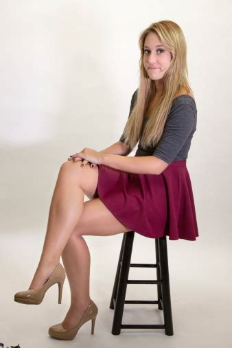 Teenager Weiblich Mit Gekreuzte Beine Stockfoto Und Mehr Bilder Von