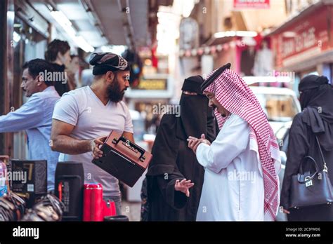 Bahrain People Hi Res Stock Photography And Images Alamy