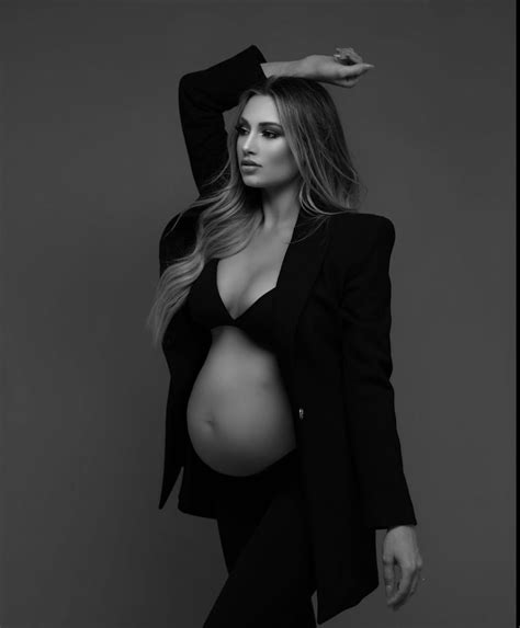 s h e l b y k i s e r on instagram “if only pregnancy really looked like this but in reality