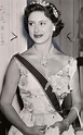 Princess Margaret wearing the Cartier Halo diamond tiara in 1955 | As ...