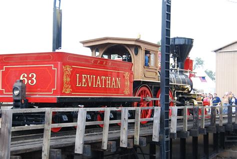 On The Turntable Leviathan Steam Locomotive At Train Fe Flickr
