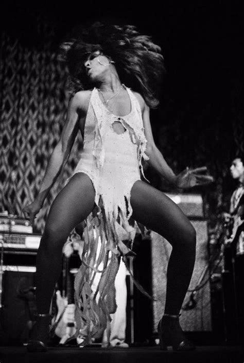 Tina Turner 20 Stunning Photographs Of Tina Turner On Stage Tina Turner Proud Mary