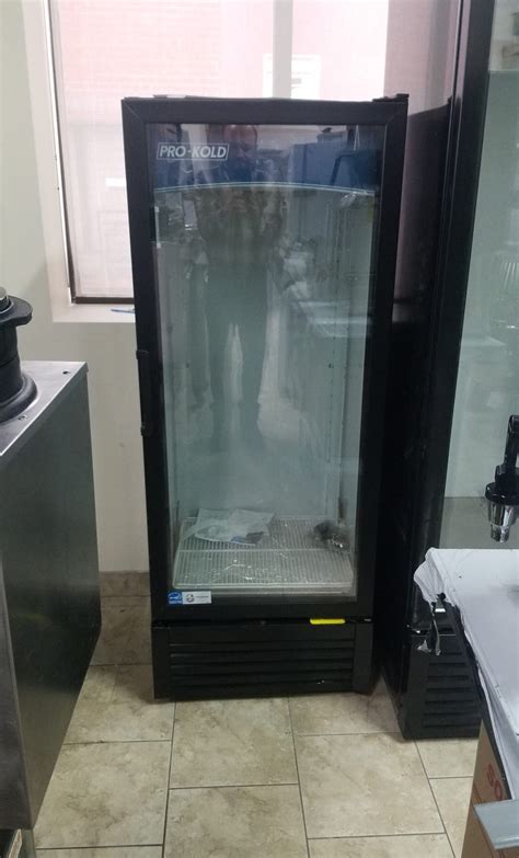 Pro Kold Vc 12 Single Door 25 Wide Display Refrigerator Maple Leaf Restaurant Equipment
