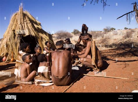 familie der san buschmänner in zentrale kalahari in namibia stockfotografie alamy
