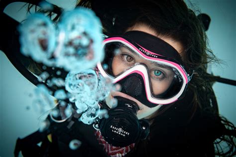 Vertigo And Vomiting While Diving