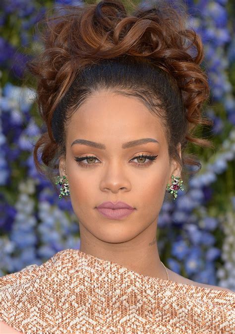 At The Christian Dior Show In October Rihannas Matte Lilac Lip Mimicked The Venues Gorgeous