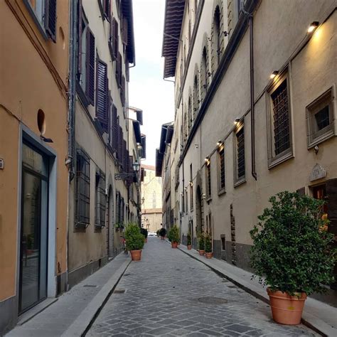 Explore The Streets Of Santa Croce And Santambrogio With Destination
