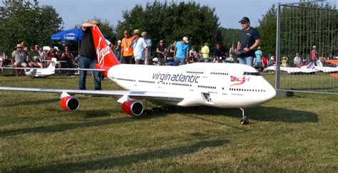 watch the world s largest boeing 747 rc flying model