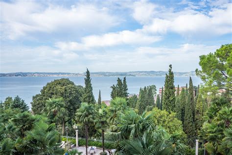Cari beberapa contoh gambaran pemandangan yang indah dan dirasa mudah untuk ditiru. Gambar : laut, pantai, pohon, air, alam, Outdoor, bunga ...