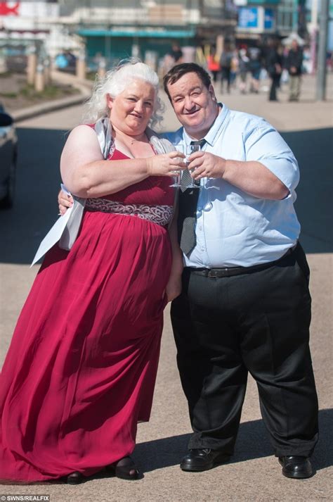 ‘too Fat To Work Couple Celebrate Weight Loss By Renewing Wedding Vows