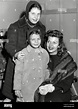 Rita Hayworth con figlie Rebecca Welles e Yasmin Khan in New York City ...