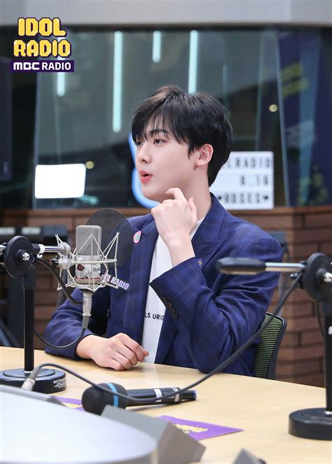 Astro radio has launched a multilingual entertainment and lifestyle platform known as syok in july 2019. Pin de astro_ftw em IDOL RADIO | Sanha, Your star