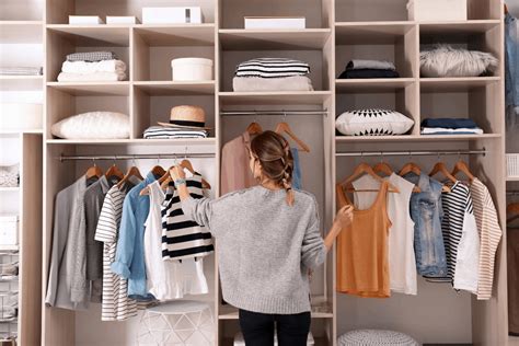 How To Create A Minimalist Wardrobe The New Way Capsule Wardrobes