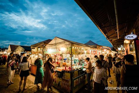 Find a bangkok night market that fits both your itinerary and your budget, in this list of the thailand capital's top shops after dark. 10 Markets In Bangkok You Should Not Miss - Nerd Nomads