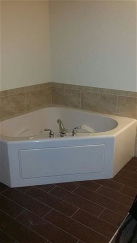 They range from a simple bedroom with the bed and wardrobes both contained in one room if you have any other ideas or have come across any interesting master bedroom floor plans please let me know. Jacuzzi Tub, Master Bedroom - Picture of Bluegreen ...