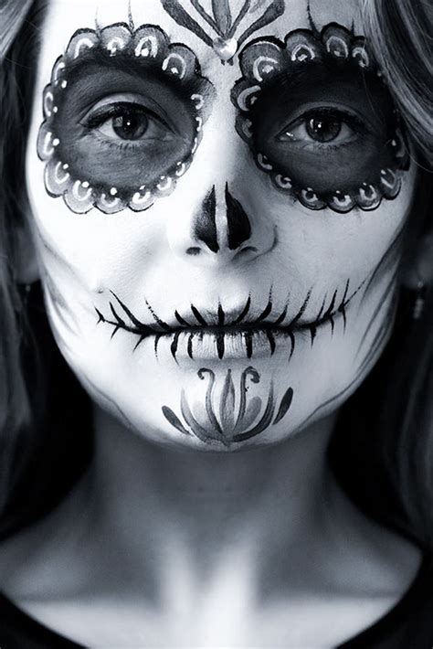 No spoiler titles of any kind. Day of the Dead / Dia de los Muertos face painting on Behance