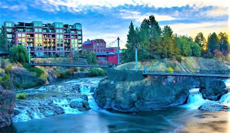 Solve Spokane, Washington jigsaw puzzle online with 66 pieces