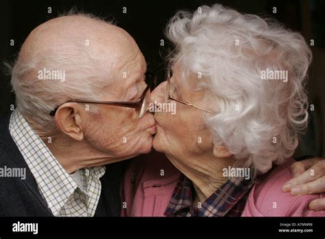 mr and mrs arrowsmith the world s oldest married couple celebrate their 80th wedding anniversary