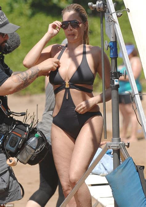 Former Miss Usa Shanna Moakler Bares Post Liposuction Body In Monokini