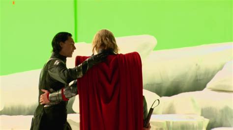 Thor 1 Behind The Scenes Screenshot Tom Hiddleston And Chris Hemsworth