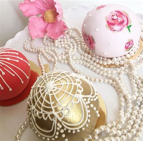 8 of the best girly birthday cakes. Girly bauble ideas | Cake art, Christmas crafts, Christmas decor diy