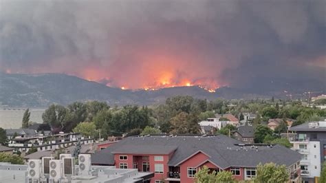 Residents Flee Yellowknife Canada As Wildfire Moves Closer To City