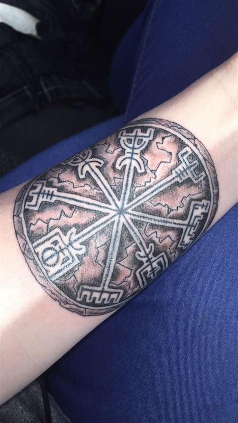 Vegvisir Tattoo By Michael Martin Vegvisir Celtic Tattoos Geometric