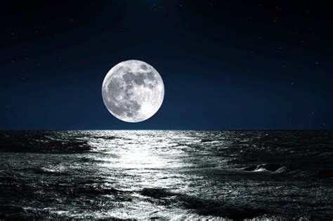 Full Moon Over Water 5b8