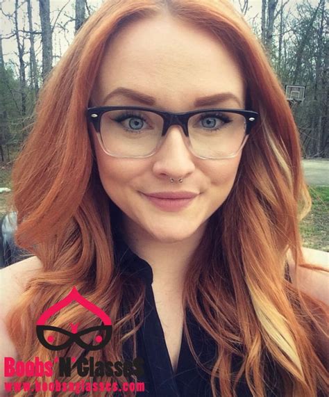 Pin By Boobs N Glasses On Sexy Glasses Beautiful Redhead Sexy Hair Stunning Redhead