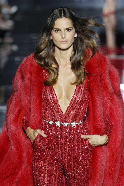 Izabel Goulart Aparece Sexy Na Passarela Couture De Zuhair Murad