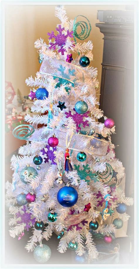 When does disney put up christmas decorations. 45 Amazing Disney Christmas Tree Decorations Ideas ...