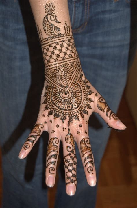 Elegant Back Hand Henna Mehndi Design