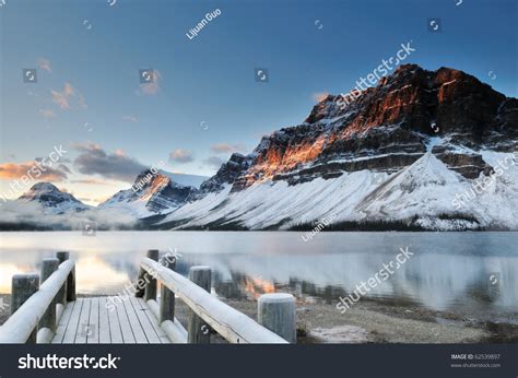Bow Lake Sunrise Banff National Park In Alberta Stock Photo 62539897