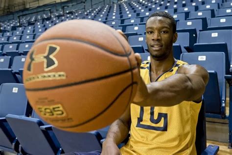 La Salle Big Man Tony Washington Gets Baskets And Stares