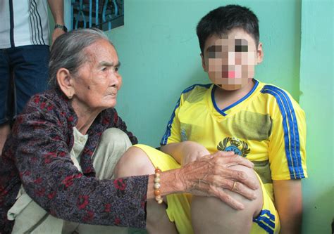 Bé trai 11 tuổi nghi bị sát hại dã man trong nhà tắm. Người mẹ bạo hành con trai 9 tuổi nhập viện lên tiếng