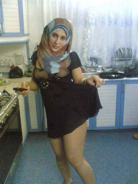 She Arabe Arab Girls Hijab Girl Hijab Arab Women Girl Photos Beauty Women Leather Skirt