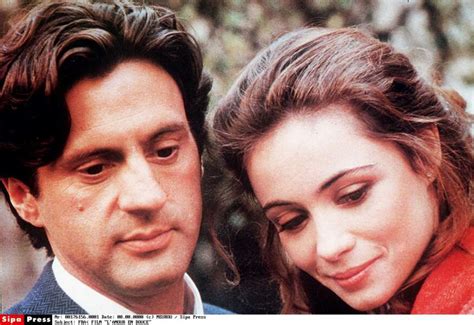 Ils se marient sur le tournage du film, partagent emmanuelle béart a également vécu une relation tragique avec le producteur de cinéma vincent meyer, (rencontré en 2000 durant le. Daniel Auteuil et les femmes de sa vie - Gala