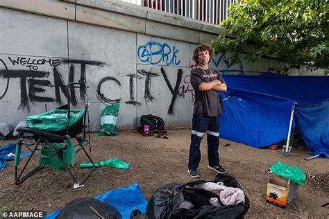 Premier Claims Tent City Homeless Being Lured With Attractive Ham By Professional Protesters