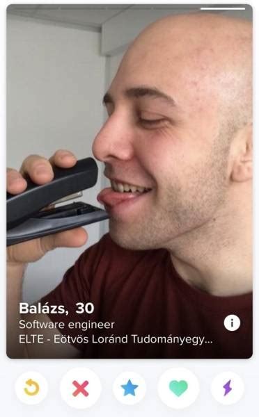 21 Funny And Bizarre Tinder Profiles Thatll Make You Swipe Left