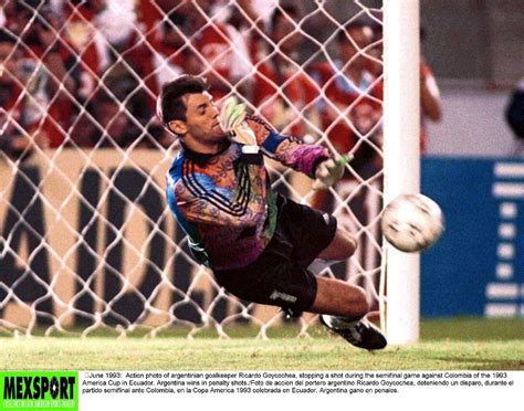 Mundial italia 1990 y goycochea ya celebraba su hazaña. Como con Goycochea en Italia-90, Argentina volvió a gozar ...