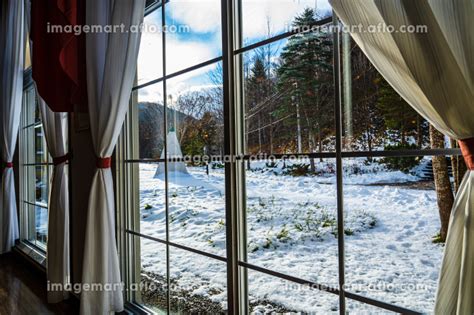 窓の外は雪景色の写真素材 183278649 イメージマート