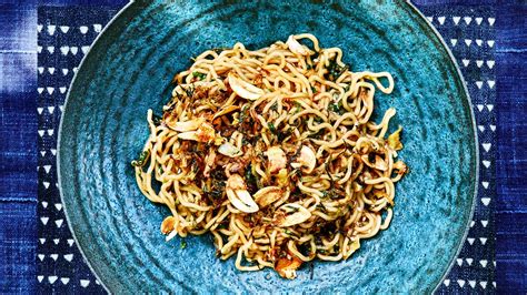 Ramen Noodles With Spring Onions And Garlic Crisp Recipe