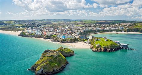It is bordered by england to the east, the irish sea to the north and west. 9 Must Visit Places In Wales - TravelTourXP.com