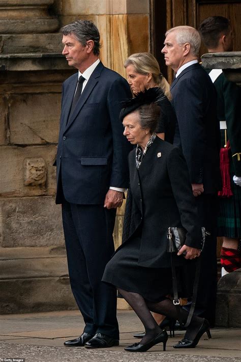 Sophie Wesforts Princess Anne As They Watch The Queen S Coffin Arriving In Edinburgh