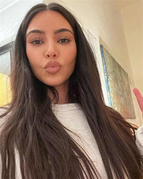 Cute Kim Kardashian Duck Face Selfie Celeblr