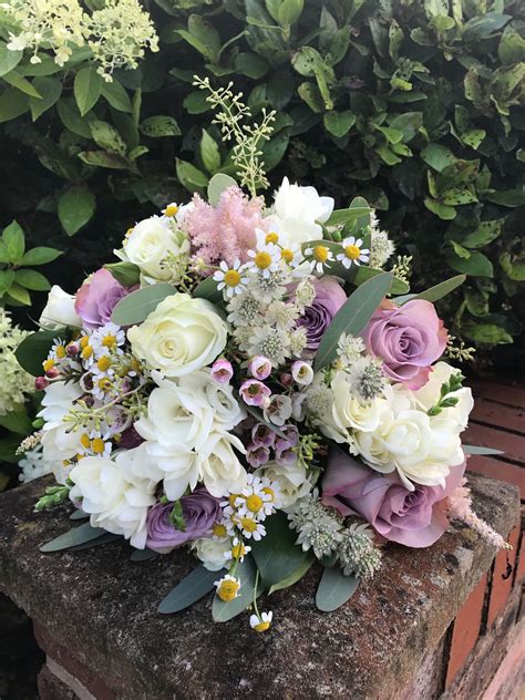 One Of Our Favourites Lilacs Ivory And Popular Memory Lane Roses In