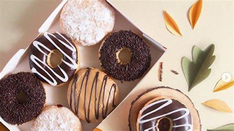 Dunkin', also known as dunkin' donuts, is an american multinational coffee and doughnut company. Promo Dunkin Donuts September 2019, Beli 6 Gratis 6 Donuts Setiap Hari Senin Pakai DD Card ...