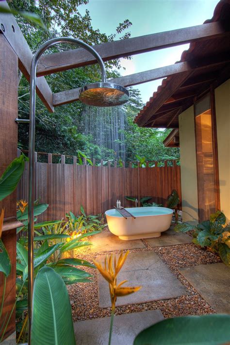 Outdoor Bathroom In The Middle Of The Jungle Outdoor Bathtub Outdoor Bathrooms Indoor Outdoor