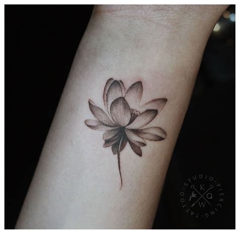 lotus-ktattoo-ticay-tatoos-tattoo-saigon-saigonese-vietnam-vietnamese-equilattera